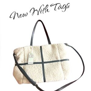 ••NWT Urban Expressions Cream/ Black Tote Sherpa Gold Hardware Zip Closure